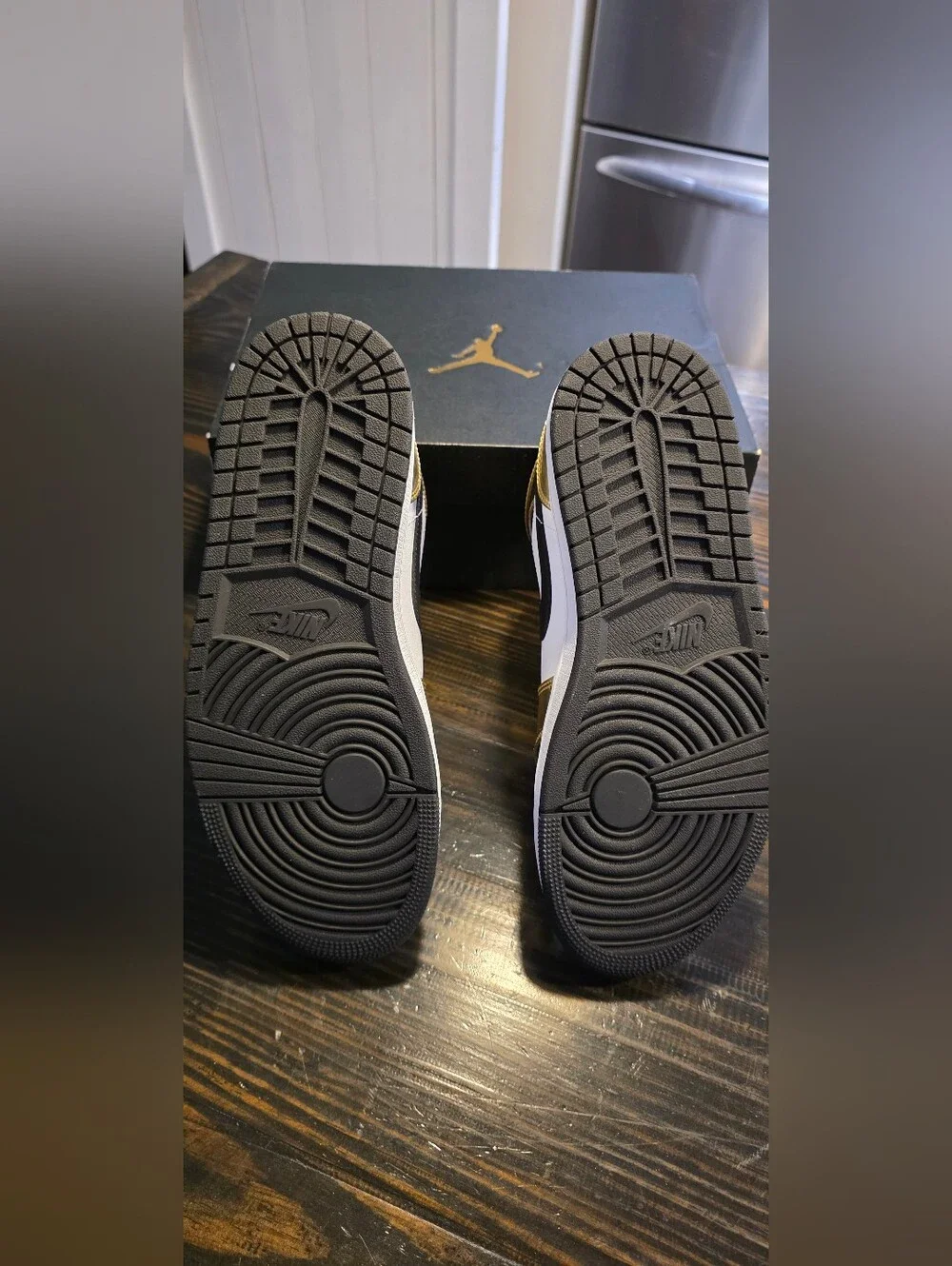Air Jordan 1 Mid SE 